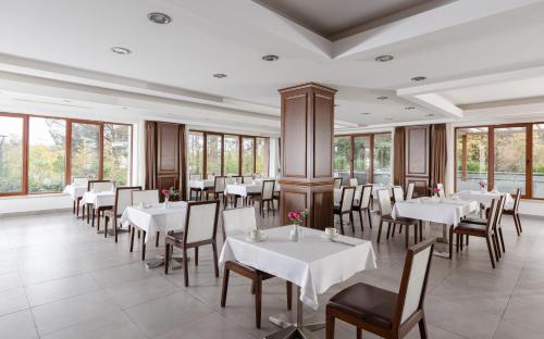Chinar Health Hotel Naftalanにあるレストランまたは飲食店