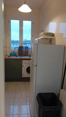 Kuchyň nebo kuchyňský kout v ubytování Appartement lumineux à Arcueil-Cachan