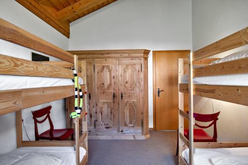 a room with two bunk beds and a hallway at Chesa Panorama B - La Punt in La Punt-Chamues-ch