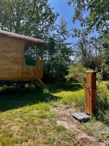 Photo de la galerie de l'établissement Roulotte insolite en pleine forêt- Domaine Temali, à Labouheyre
