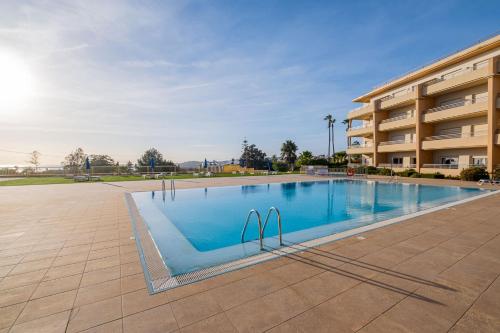 Bazén v ubytování Apartment Oura - Views of sea, Albufeira bay & Old Town nebo v jeho okolí