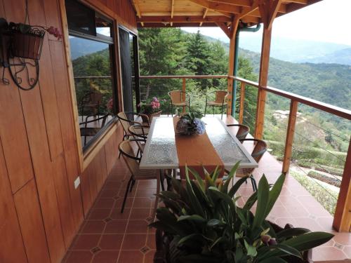 Ein Balkon oder eine Terrasse in der Unterkunft Quinta Galeon Lodge