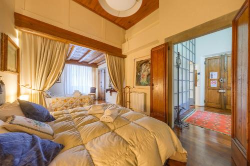 Casa Strozzi - (PIAZZA DELLA REPUBBLICA)