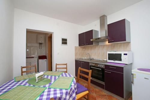 App for 5 persons, big terrace, 2 BDR, 299