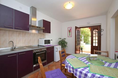 App for 5 persons, big terrace, 2 BDR, 299