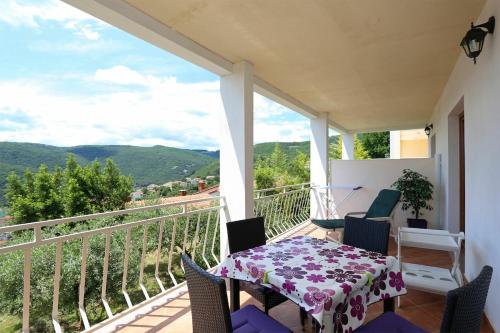 App for 5 persons, big terrace, 2 BDR, 299