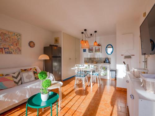 Apartment Les Coteaux de la Nartelle-32 by Interhome