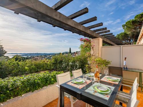Apartment Les Coteaux de la Nartelle-32 by Interhome