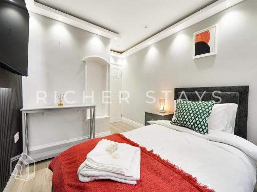 Katil atau katil-katil dalam bilik di Leyton Guest Rooms - Rooms and Amenities