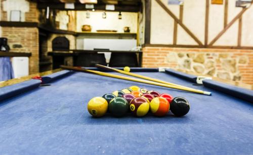 a group of billiard balls on a pool table at La Chirumba in Aldeatejada