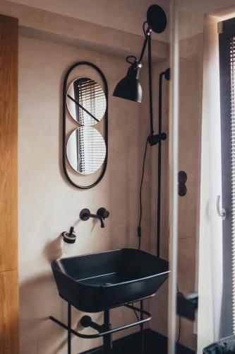 a bathroom with a black sink and a mirror at Wolny Las in Ławki
