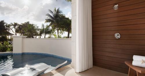 Bazén v ubytování Sandals Negril Beach All Inclusive Resort and Spa - Couples Only nebo v jeho okolí
