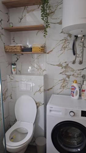 Bilik mandi di Ella Lux Apartment