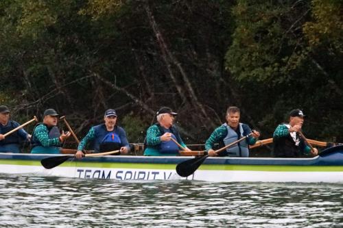 a group of people in a boat on the water at Pousada Flor de Aurora Bertioga in Bertioga