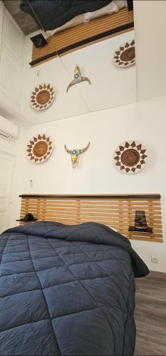 Ένα ή περισσότερα κρεβάτια σε δωμάτιο στο Maison Plus Belle La Nuit avec jacuzzi privé