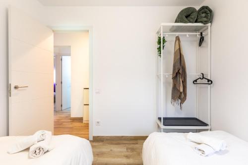 Ένα ή περισσότερα κρεβάτια σε δωμάτιο στο Josep Tarradellas Entire Apartment