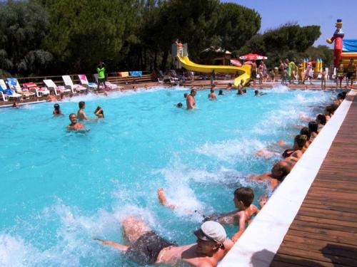 Bazén v ubytování Holiday Home Bella Sardinia-2 by Interhome nebo v jeho okolí