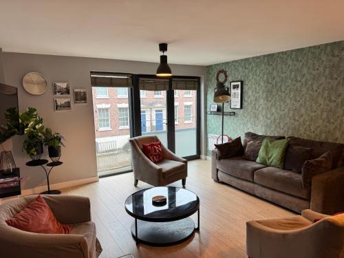 Centrally located apartment in Duke Street- free parking- two bathrooms photo 14