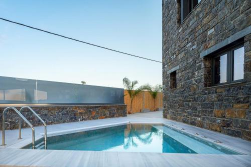 Kolam renang di atau dekat dengan Brand new Petra Luxuria Villa with private pool