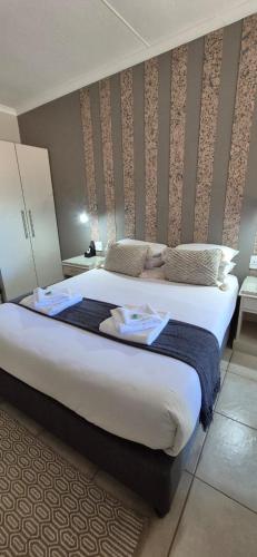 a bedroom with a large bed in a room at Fairway Lodge in Pongola