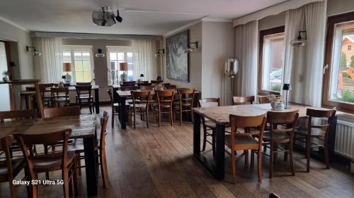 Restaurace v ubytování Quartier - ehemaliger Landgasthof zur Alleinnutzung mit Selbstversorgung