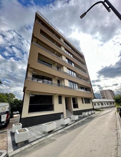 Το κτήριο όπου στεγάζεται  το διαμέρισμα