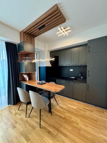 Η κουζίνα ή μικρή κουζίνα στο Riverside Downtown Apartments