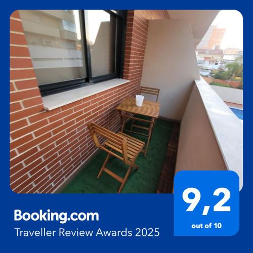 Elegante piso con terraza, garaje, piscina y AC