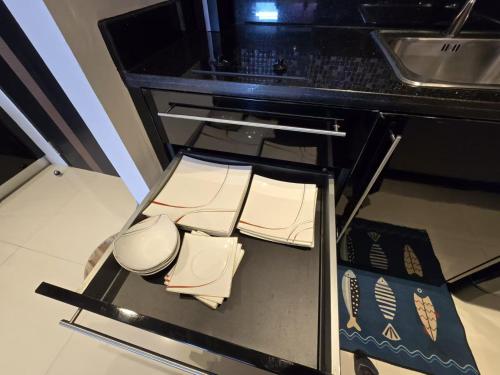 Gambar di galeri bagi Absolute Bangla Jacuzzi Suites Condo di Pantai Patong