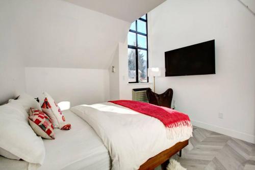 Fotografie z fotogalerie ubytování Whistler Village 1BR, Sleeps 4, Pool, Hot Tub & Near Shops v destinaci Whistler
