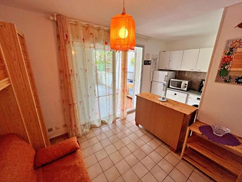 Photo de la galerie de l'établissement Appartement 6 pers avec piscine, terrasse & parking privé - tout confort et proche commodités - FR-1-387-135, à Marseillan