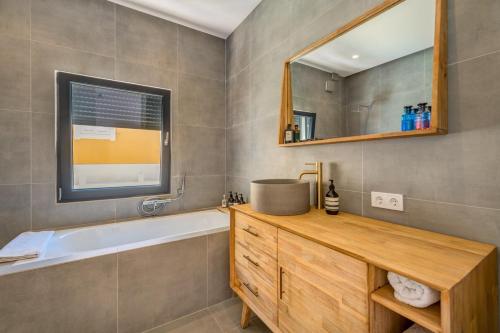 Beach front right on the Sand Luxury semi-detached 3 bed Villa