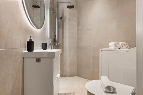 Ένα μπάνιο στο Dinbnb Apartments I 500m to Bryggen