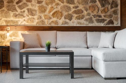 Гостиная зона в Parnassus Woodstone Chalet