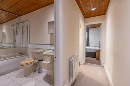 Ένα μπάνιο στο Apartment in excellent city centre location