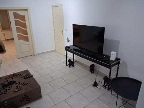a living room with a flat screen tv on a table at Bruxelles IN in Brussels