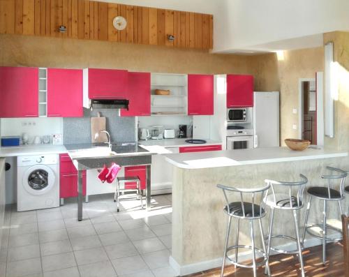 Η κουζίνα ή μικρή κουζίνα στο Maison charmante à Plan-de-Baix avec vue montagne.