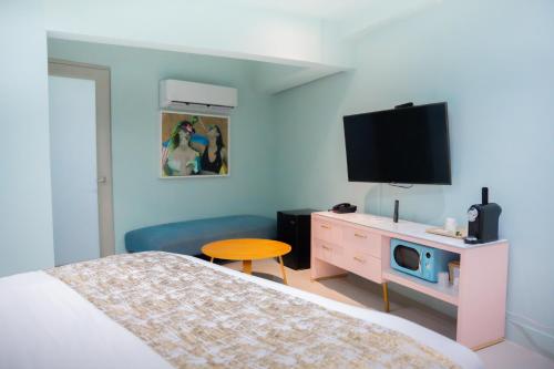Télévision ou salle de divertissement dans l'établissement Abitta Condado by IHG - Independent SPHC