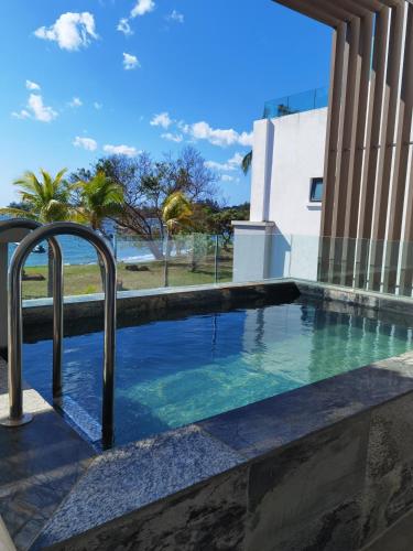 La Mivoie pieds dans l'eau