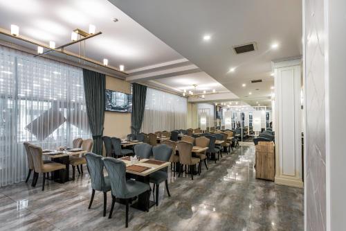 TV a/nebo společenská místnost v ubytování ALBA HOTEL & SPA