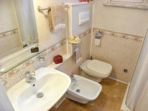 Ένα μπάνιο στο Charming House in Maratea, Sea & Mountain Views