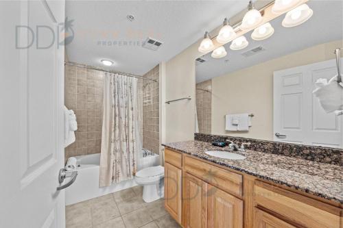 Phòng tắm tại Legacy Tower Two 1206