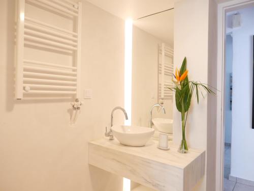 Ванная комната в Chania Locals Flat