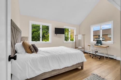 Ένα ή περισσότερα κρεβάτια σε δωμάτιο στο The Asbury Beach House