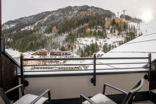 a view from the balcony of a resort with snow covered mountains at Hotel Garni Monte Bianco in Ischgl