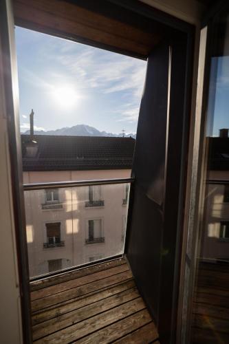 Nespecifikovaný výhled na hory nebo výhled na hory při pohledu z hotelu