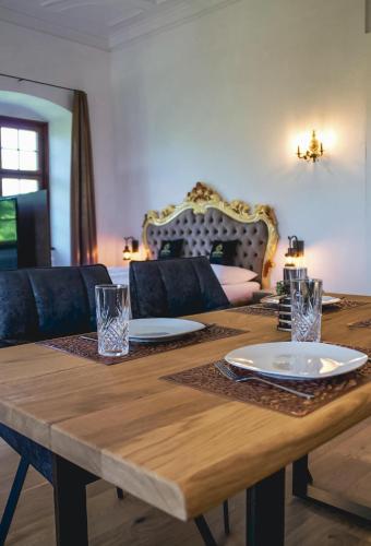 Ruang duduk di Luxurious Castle Retreat in Austria Little Versailles with Nearby Spas
