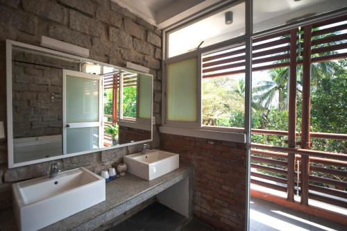 Et badeværelse på Laoxao RiverStone Villa