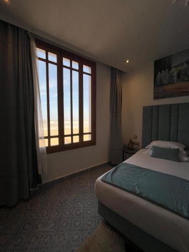 Una cama o camas en una habitación de Riad Mellah