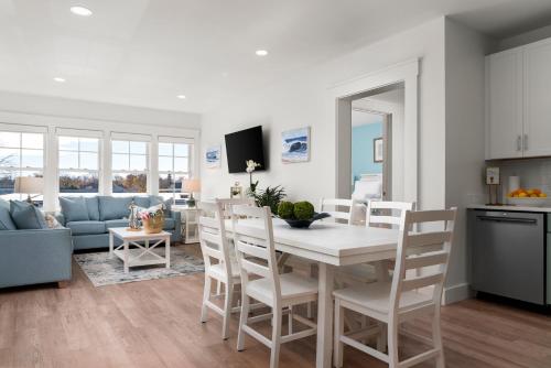 a kitchen and living room with a table and chairs at Island House Newport in Newport